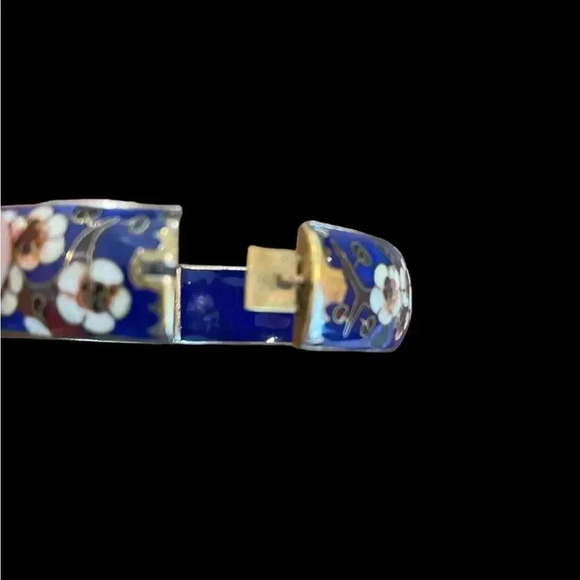 Blue Enamel Floral Vintage Bangle with Hinge Opening - Picture 10 of 10